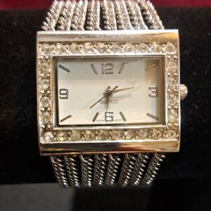 Elegant Silver Quartz Women's Watch